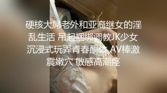 烈焰红唇姐妹花女同大秀互舔互玩，粉嫩美穴抹上牛奶舔逼，一脸享受浴室洗澡揉穴，两个互相轮流帮忙舔