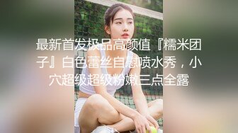 小和尚与姐妹花深夜激情，吃奶玩逼道具抽插，全程露脸浪叫不止，淫声荡语不断，大鸡巴不硬还要各种草真带劲