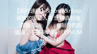 休闲会所里技师的小手好温柔，制服诱惑手撸大鸡巴，然后小奶子玩乳交真刺激，骚逼蹭得好痒撑爆她的小嘴