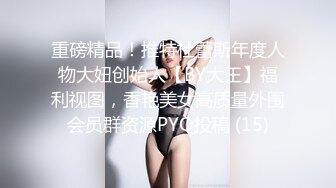 商场女厕全景偷拍牛仔短裙靓妹 光顾着玩手机大黑穴随便拍 一点警觉都没有