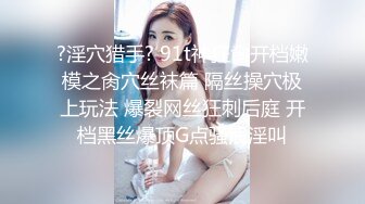 文静甜美牙套小表妹酒店3P被两男各种操，双腿肩上扛抽插撞击，上位骑乘自己动揉奶子，胖男后入表情对着镜头